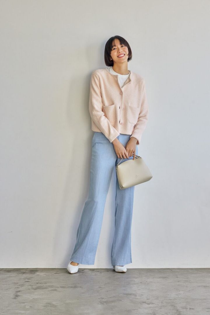 カラーセラピスト相川七瀬さん監修 トレンド パステルブルーコーデ 青パンツの着こなし
