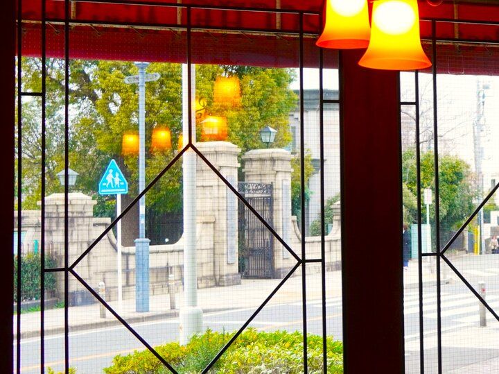 洋館が建ち並ぶ横浜山手の老舗「山手ロシュ」で素材の味を楽しむ昔ながらの洋食ランチ♪