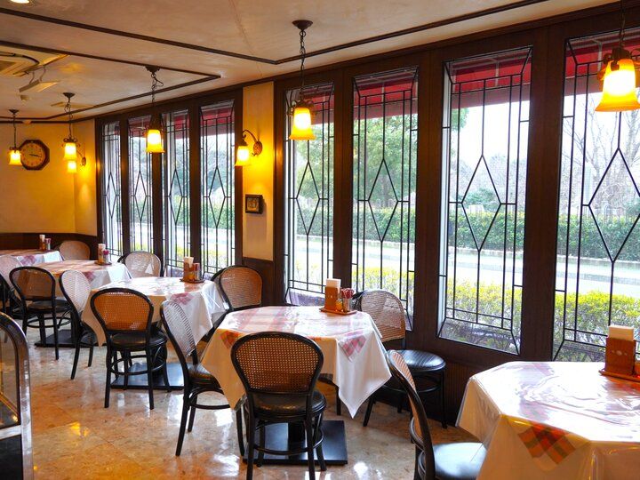 洋館が建ち並ぶ横浜山手の老舗「山手ロシュ」で素材の味を楽しむ昔ながらの洋食ランチ♪