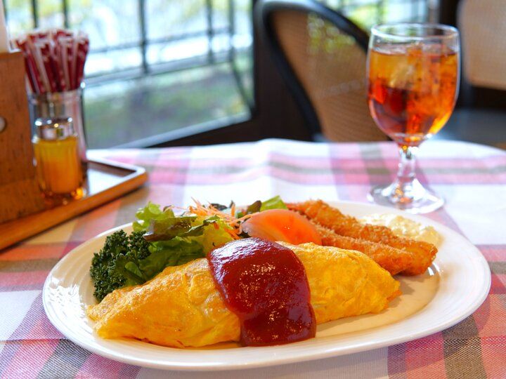 洋館が建ち並ぶ横浜山手の老舗「山手ロシュ」で素材の味を楽しむ昔ながらの洋食ランチ♪