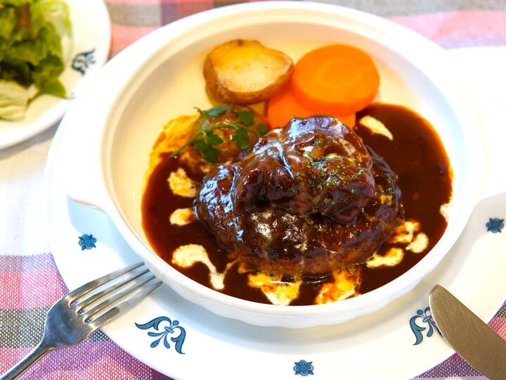 洋館が建ち並ぶ横浜山手の老舗「山手ロシュ」で素材の味を楽しむ昔ながらの洋食ランチ♪