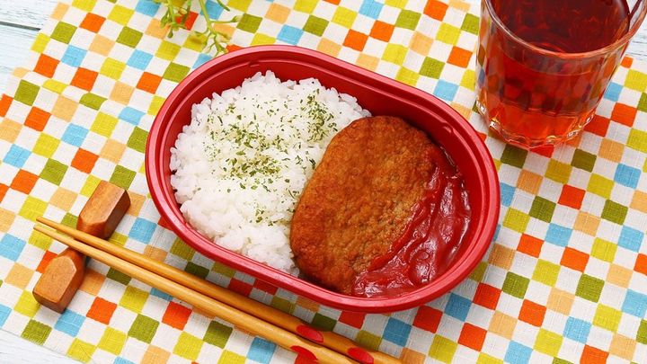 おかずは「マルシンハンバーグ」だけ！