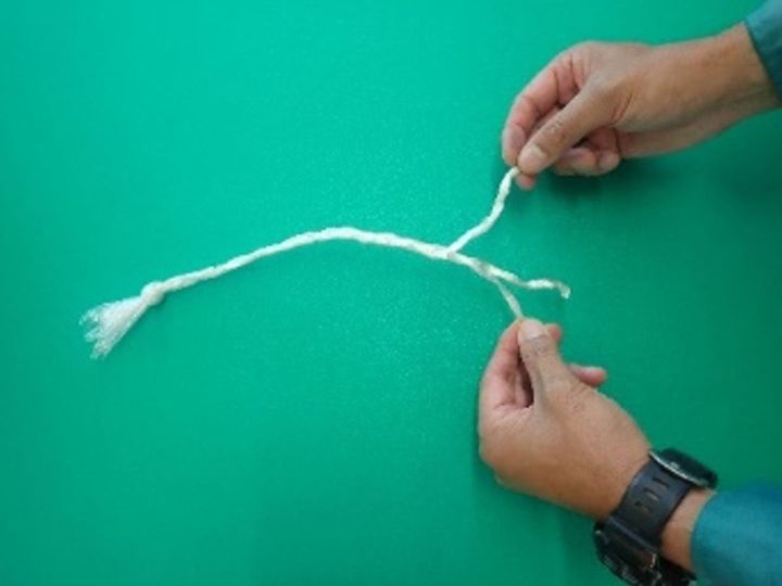 三つ編みにします。