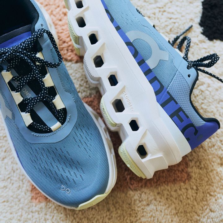 《オン》のランニングシューズは、見た目のおしゃれ度と歩きやすさがバツグン！【マイスタンダードブック】