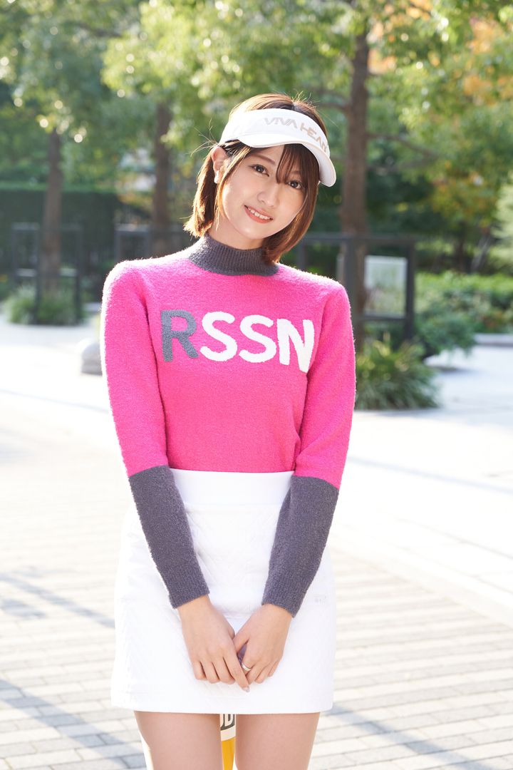 ABEMAアナ、美スタイル際立つゴルフウェアを披露！1年前にゴルフを始めたらしく…