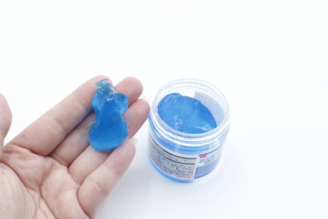 ダイソーのジェルクリーナー（ケース入、ブルー）の中身