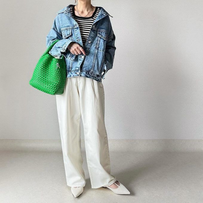 デニムジャケット×UNIQLOのナチュラルの「ドレープデニムタックパンツ」