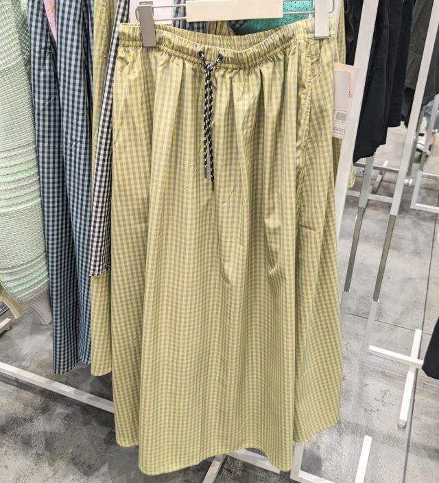 ワークマン「撥水チェックスカート正面」