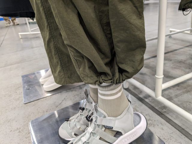 ワークマン「パラシュートパンツ裾」