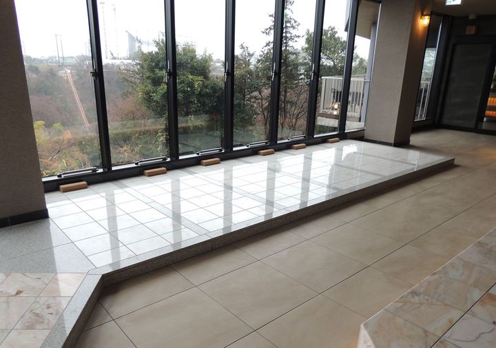 外の景色を見ながら岩盤浴を楽しめる施設は貴重です