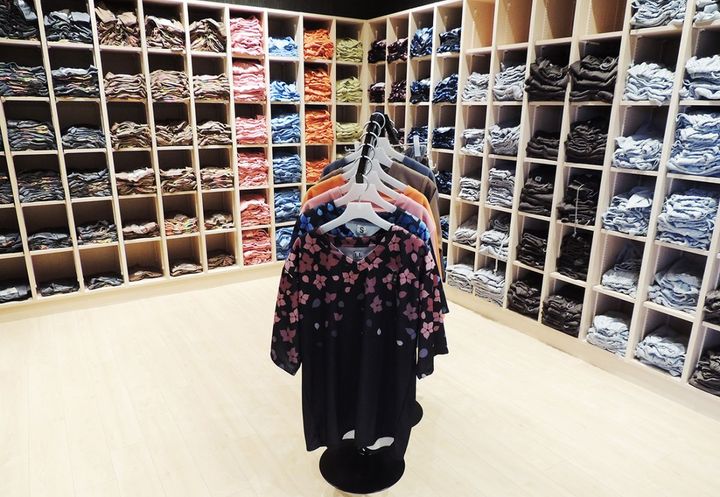 館内着は花がモチーフ。桜やラベンダー、クリスマスローズなど8種から選べます