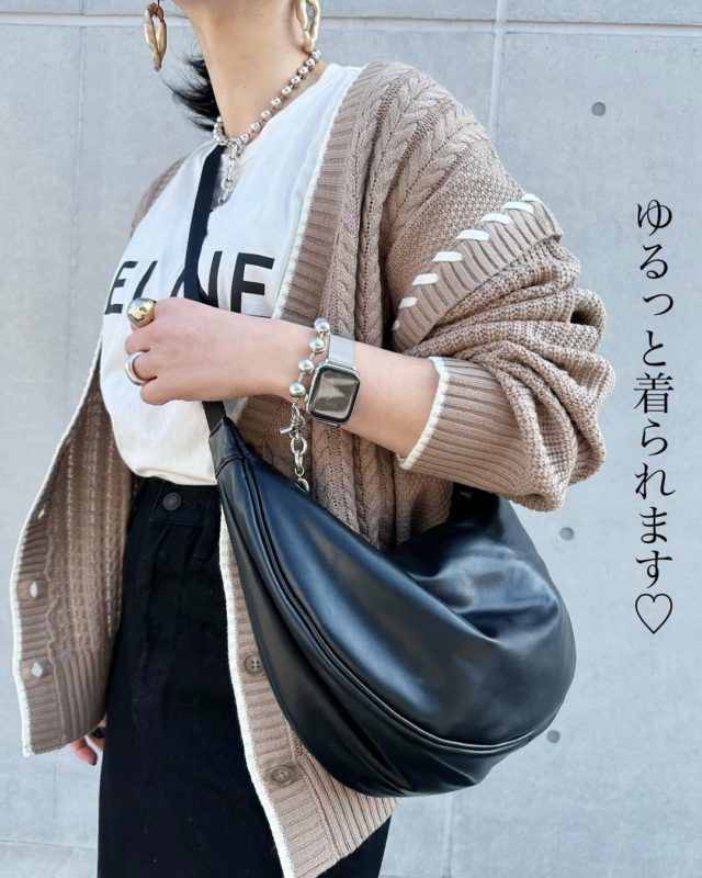 ショルダーバッグコーデの女性1