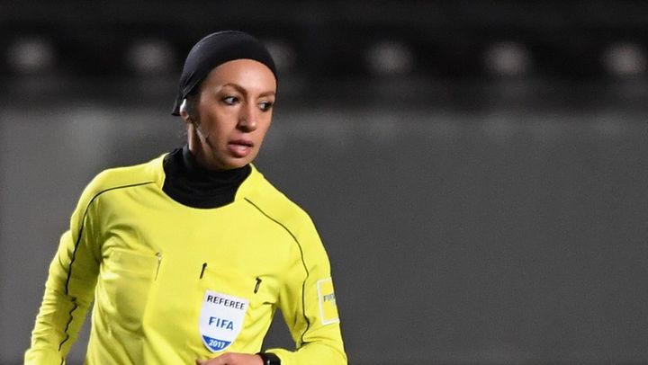 イラン初の「男子の試合を担当するはずだった女性審判」、試合直前に解任される