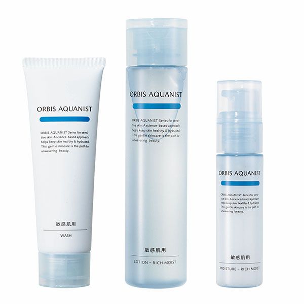 【左から】ウォッシュ、ローション（しっとり高保湿タイプ）、モイスチャー（しっとり高保湿タイプ）