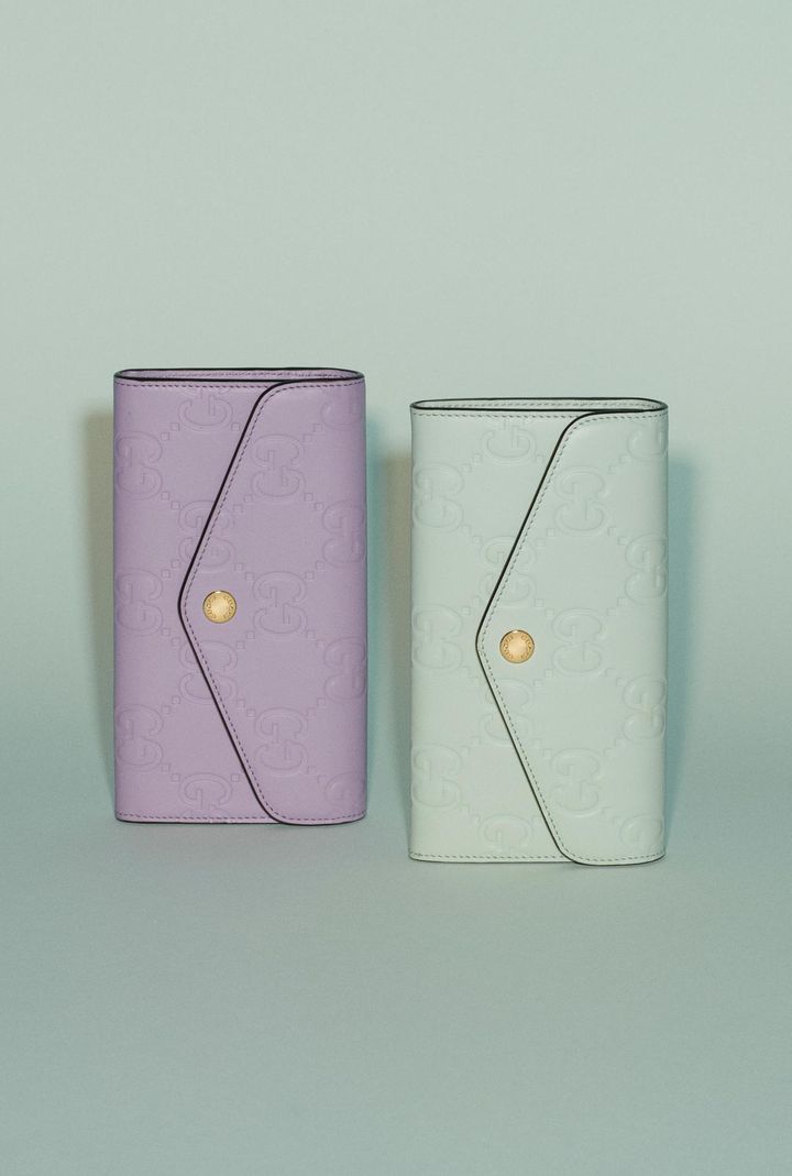 画像: 【グッチ】＜ウィメンズ＞「フラップ ロング ウォレット」各¥104,500（税込） 出典：グッチ