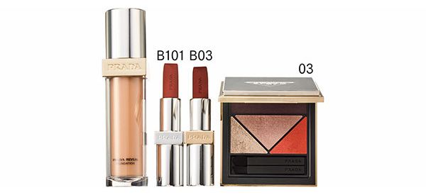 【左】リヴィール スキン ファンデーション 【中左】モノクローム ウェイトレス リップカラー（スムース ナイロン） 【中右】モノクローム ウェイトレス リップカラー（マット レザー） 【右】ダイメンションズ マルチエフェクト アイシャドウ