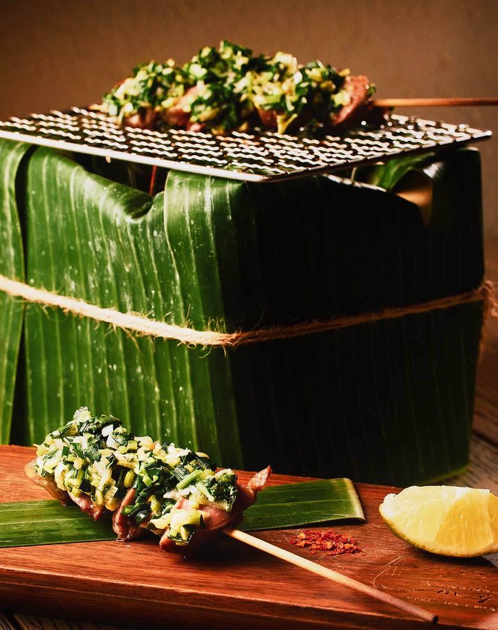 新橋『マダムミイ モダン タイベトナメーゼ』の「砂肝コンフィのサテ ネギとコリアンダーのソース」