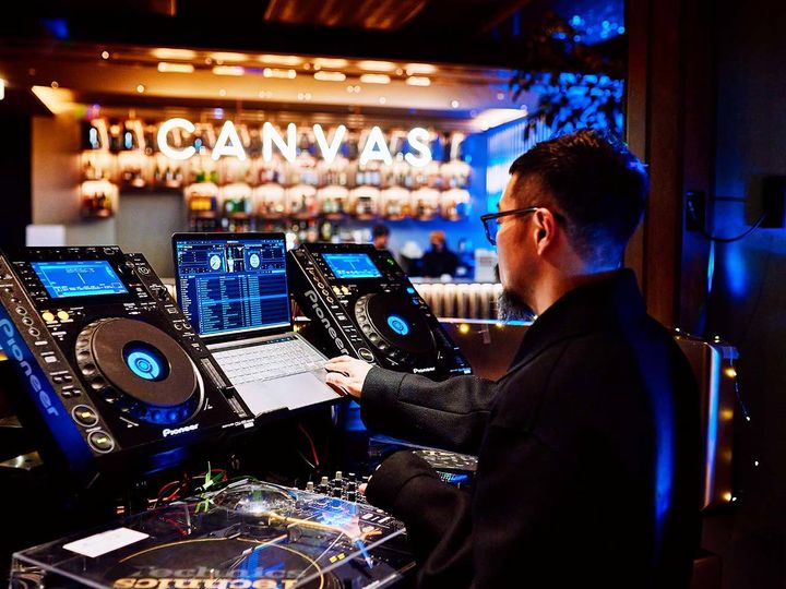 銀座『CANVAS LOUNGE produced by P.C.M』のDJブース