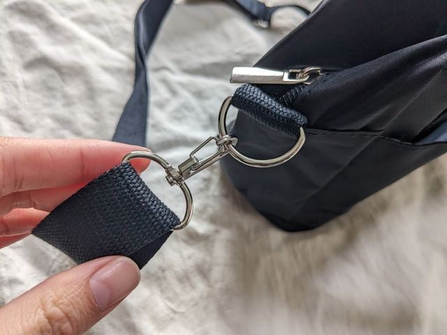 撥水ショルダーバッグのストラップ