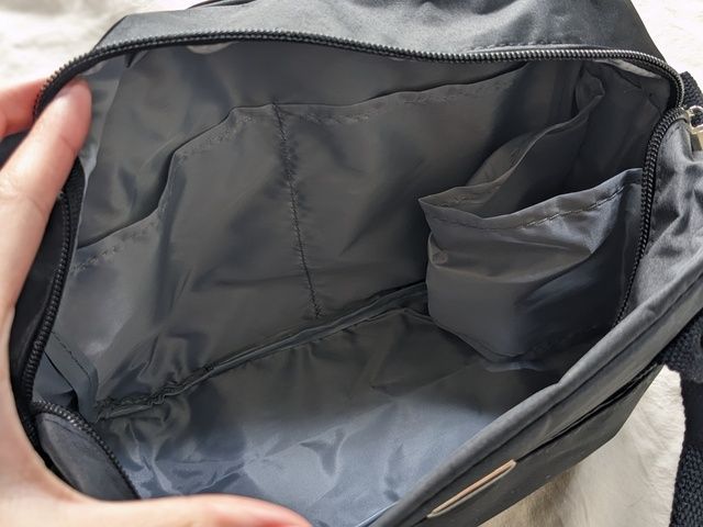 撥水加工ショルダーバッグの中