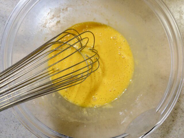 プリン レシピ 卵を割って混ぜる