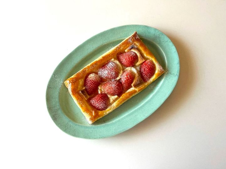 【簡単レシピ】じゅわっとジューシーないちごホワイトチョコパイ【渡辺友美子のコーヒーに合うお菓子のレシピ vol.34 〜レシピで旅するヨーロッパ〜】