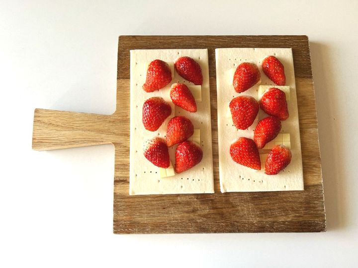 【簡単レシピ】じゅわっとジューシーないちごホワイトチョコパイ【渡辺友美子のコーヒーに合うお菓子のレシピ vol.34 〜レシピで旅するヨーロッパ〜】