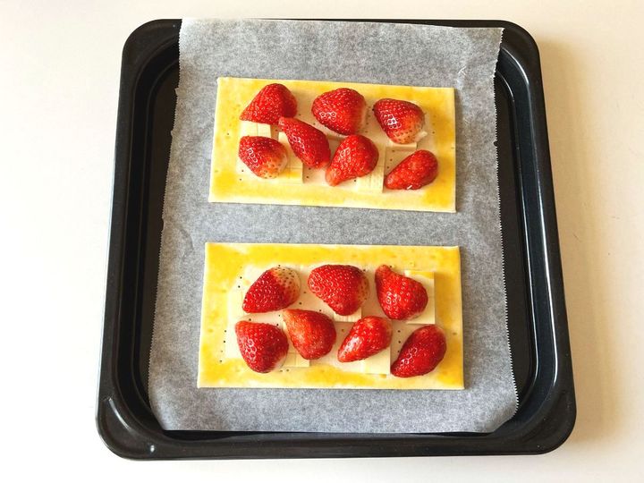 【簡単レシピ】じゅわっとジューシーないちごホワイトチョコパイ【渡辺友美子のコーヒーに合うお菓子のレシピ vol.34 〜レシピで旅するヨーロッパ〜】