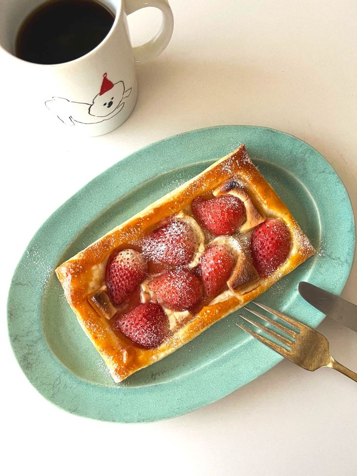 【簡単レシピ】じゅわっとジューシーないちごホワイトチョコパイ【渡辺友美子のコーヒーに合うお菓子のレシピ vol.34 〜レシピで旅するヨーロッパ〜】