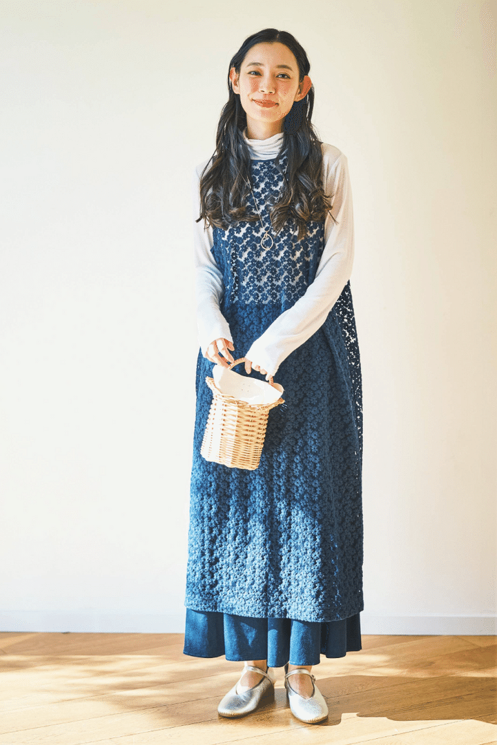 【第3位】 透け感のあるトップスに花柄が浮かぶ上品ドレス 【リンネル2024年3月号】