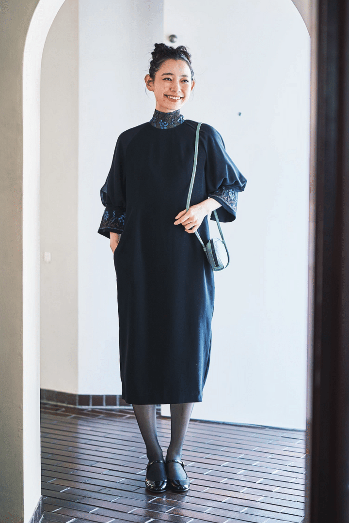 【第5位】 上品なシルエットと淡い花柄が可憐なブラックコーデ 【リンネル2024年3月号】