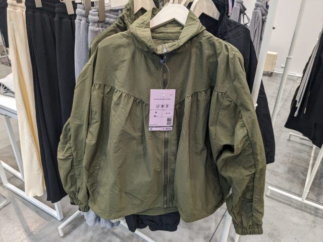 ワークマン「タスランギャザーアウター」