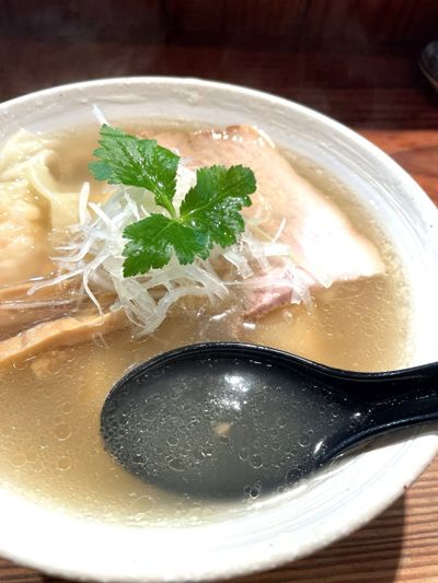 「純手打ち 麺と未来☆海老塩雲呑」【奥山佳恵の『ラーメン天国』第百二十八回】の画像3