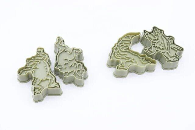 クッキー抜き型 2P 鳥獣人物戯画の全体像