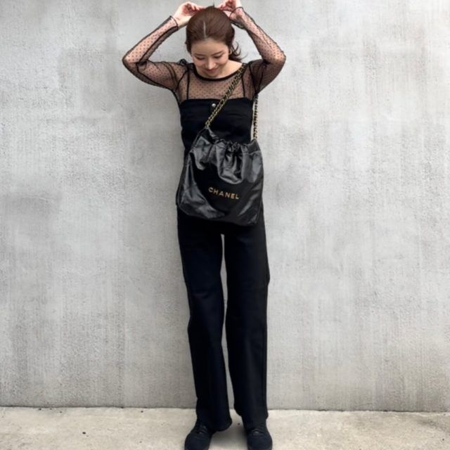 ブラックベアトップサロペットパンツコーデ1