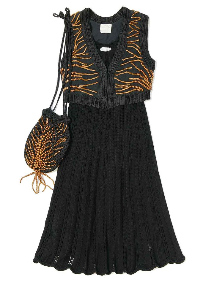 画像: ベスト￥97,900、ワンピース￥129,800、バッグ￥53,900すべて【フォルテ フォルテ】 出典：フォルテ フォルテ