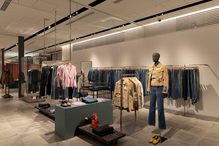 洋服から食べ物まで！ベイクルーズの新業態〈SELECT by BAYCREW’S〉が虎ノ門ヒルズにオープン