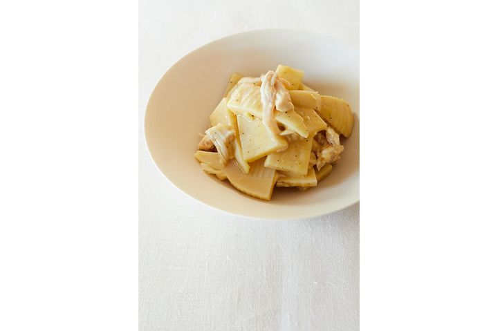 白味噌のコクが効いた“たけのことささみのサラダ”