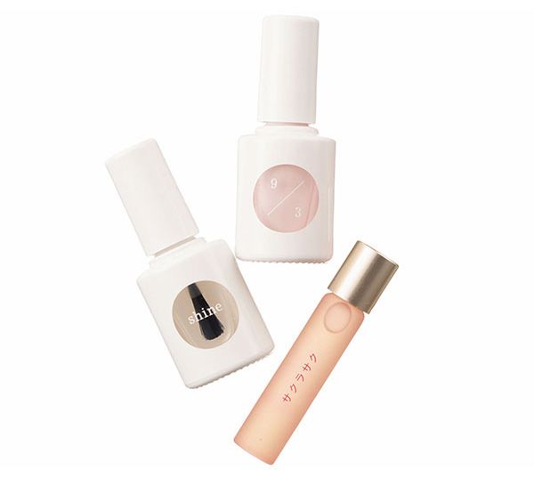 【左】トップコート シャイン 【上】ピンクスタディ スリー 【右】ネイルオイル サクラサク