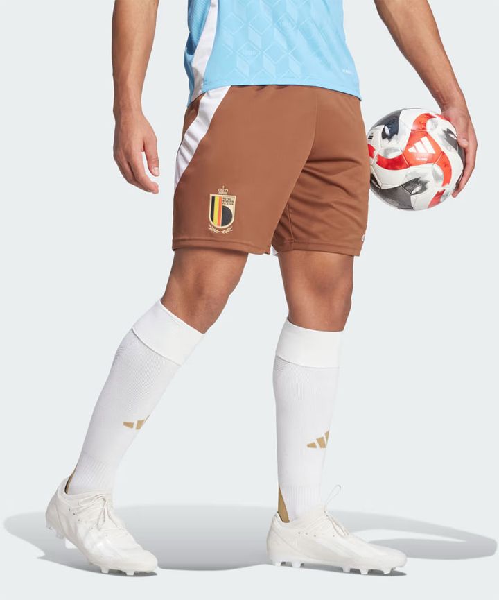 ベルギー代表のEURO2024新ユニフォームが登場！水色アウェイは漫画『タンタンの冒険』デザイン