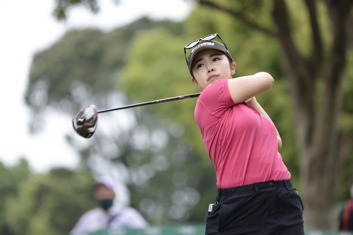 小祝さくらの“飛んで曲がらないスイング”を解説！「フォローで右ヒジを…」