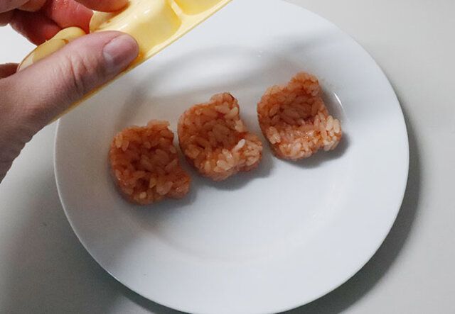 セリアのおにぎり型 くまの使用例