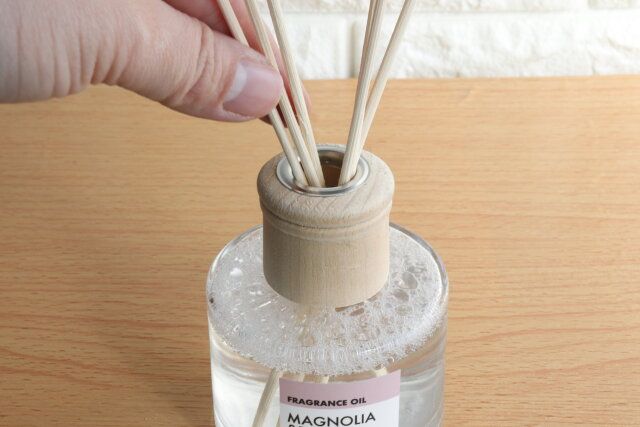 ダイソーのアロマディフューザー 100ml マグノリア＆ローズの使用方法