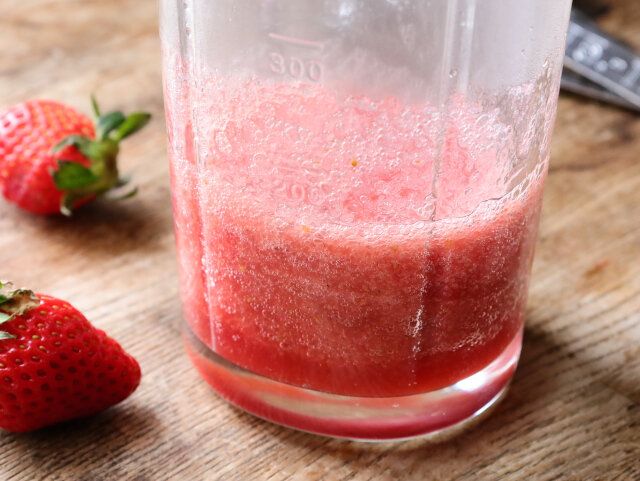 いちごのアッフォガート レシピ 苺ジュースを電子レンジで温める