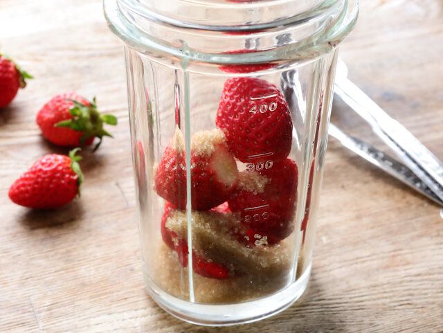 いちごのアッフォガート レシピ 苺をミキサーにかける