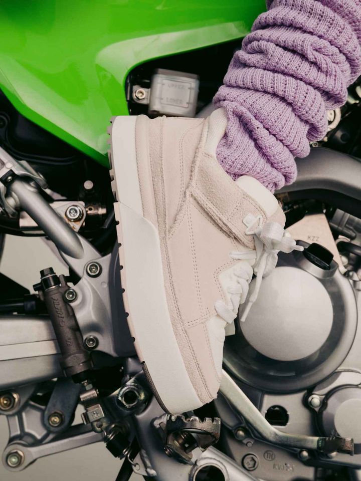 画像1: UGG®︎から新作スニーカー「Goldencush」が登場！