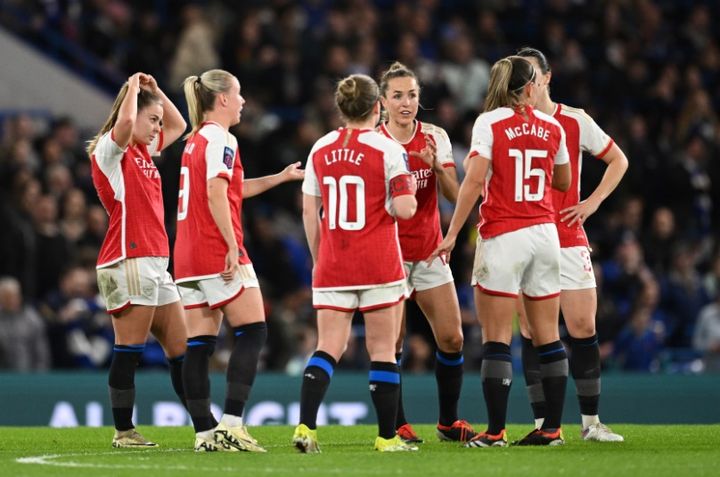 アーセナル女子、敵であるチェルシーの靴下を購入して試合で履く！そのワケは