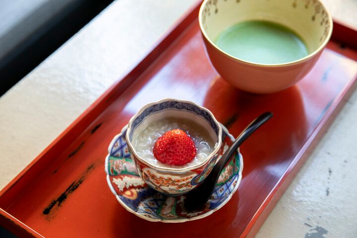 抹茶とスイーツを茶室でいただける和カフェ・神楽坂「和茶」。茶会体験も♪