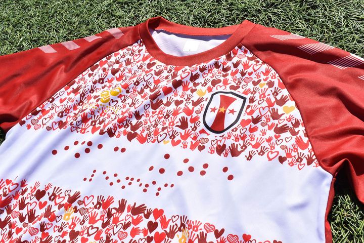 INAC神戸レオネッサ、視覚障がい者支援で“点字シャツ”を発表 「選手着用アイテム」はオークションへ