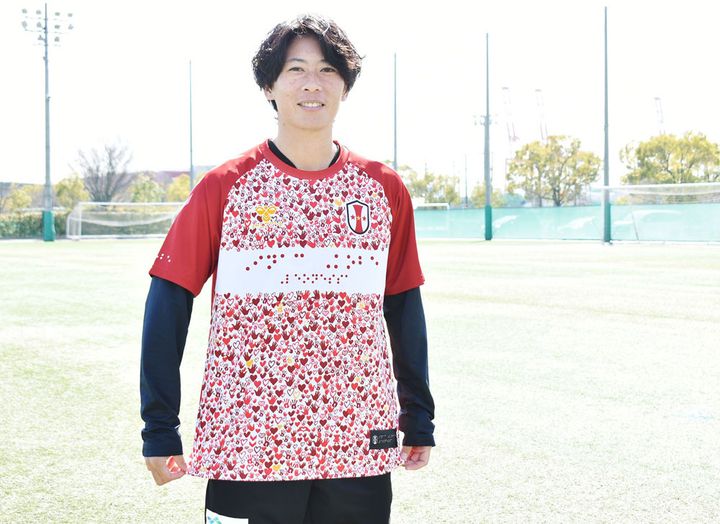 INAC神戸レオネッサ、視覚障がい者支援で“点字シャツ”を発表 「選手着用アイテム」はオークションへ